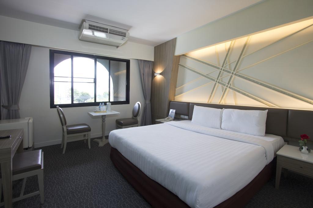 Hotel Papa Bangkok Siriraj Экстерьер фото
