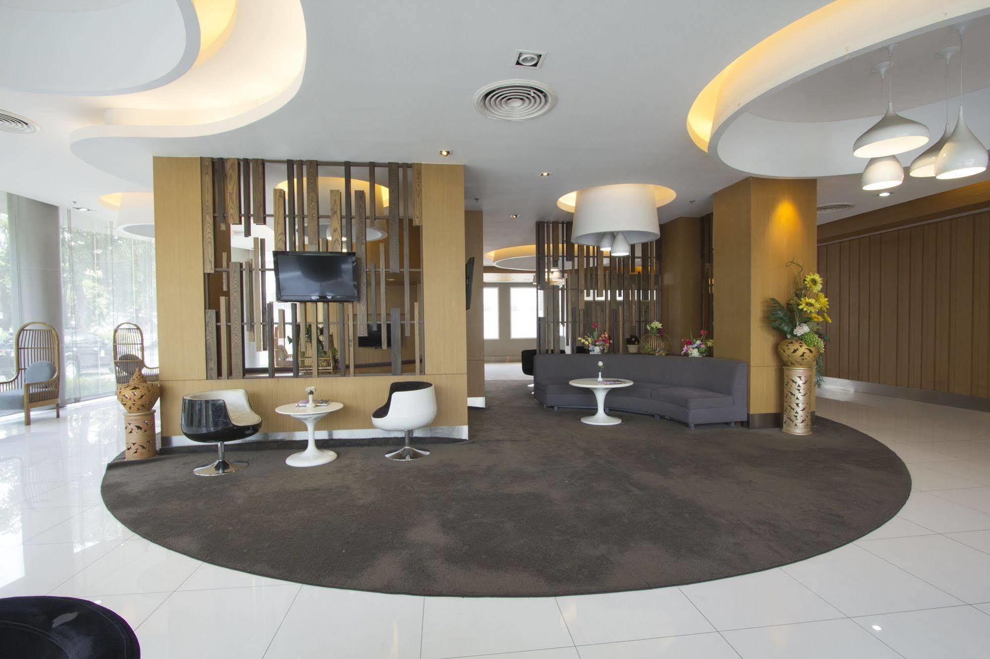 Hotel Papa Bangkok Siriraj Экстерьер фото