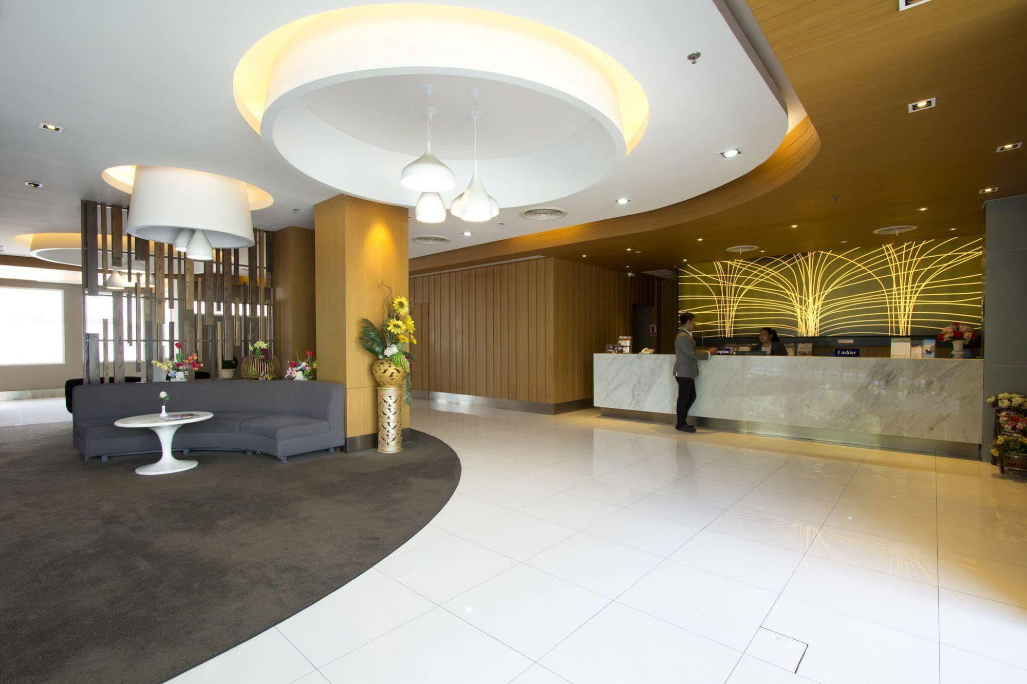 Hotel Papa Bangkok Siriraj Экстерьер фото