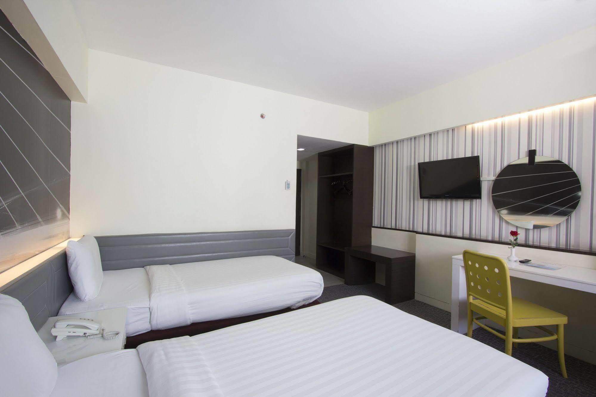Hotel Papa Bangkok Siriraj Экстерьер фото